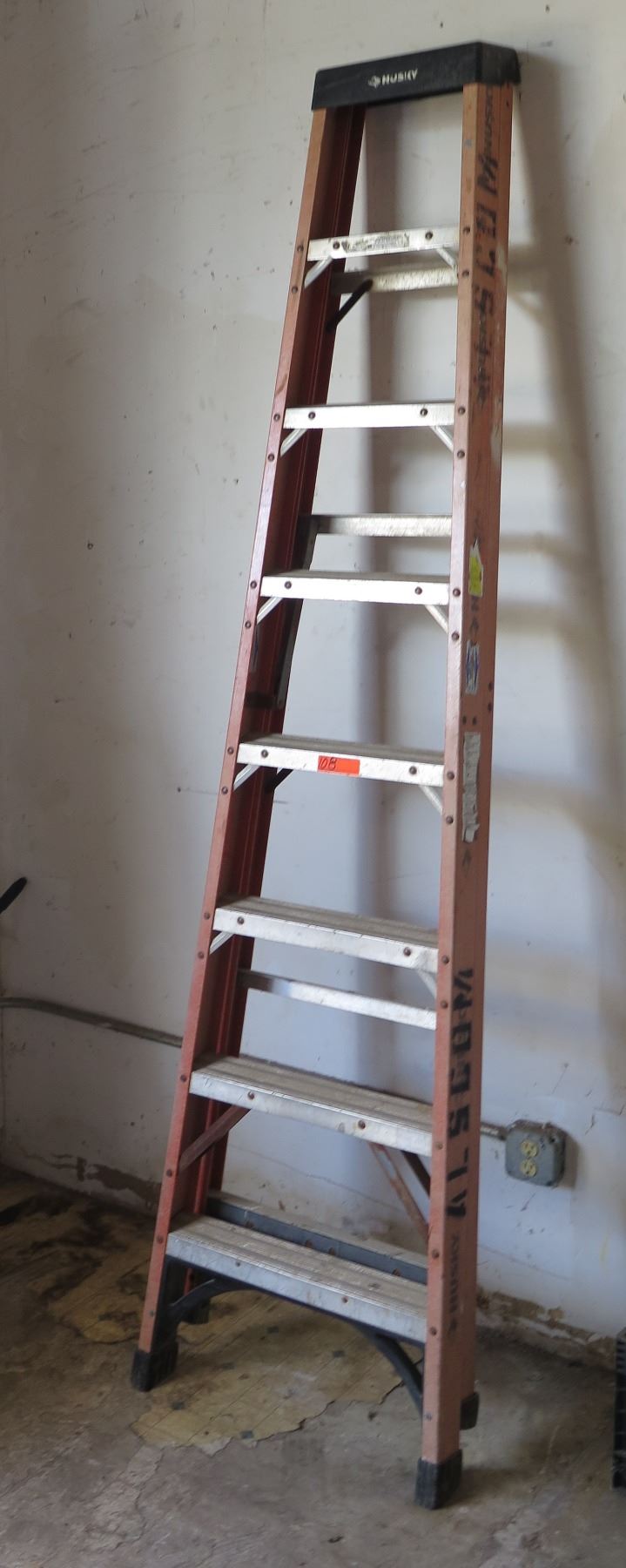 Husky Ladder Husky 7-Step Ladder