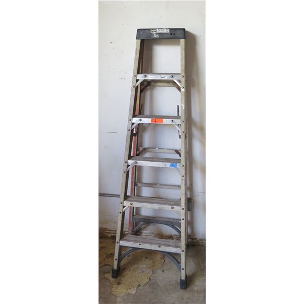 Husky Ladder Husky 5-Step Ladder