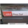 Image 8 : Ridgid 320-E Press Tool w/ Accessories in Hard Case