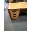Image 3 : U Shaped Office Desk - 5 pcs (72" x 98" x 72" x 20" 1/2 D x 30" D x 22" x 68" H)