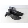 Image 4 : (2) Pairs of Womens Shoes - Size 8 and 8 1/2