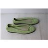 Image 6 : (2) Pairs of Womens Shoes - Size 8 and 8 1/2
