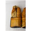 Image 5 : Vintage Truline Gordie Howe Hockey Gloves