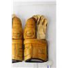 Image 6 : Vintage Truline Gordie Howe Hockey Gloves