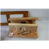 Image 3 : Picture Holder - Wooden Shelves - Maple Leaf Napkin Holder