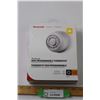 Image 1 : Honeywell Non-Programmable Thermostat (NIB)