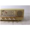Image 2 : Vintage Two Speaker Radio
