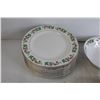 Image 5 : 44-Piece Christmas Dinner Plate Set