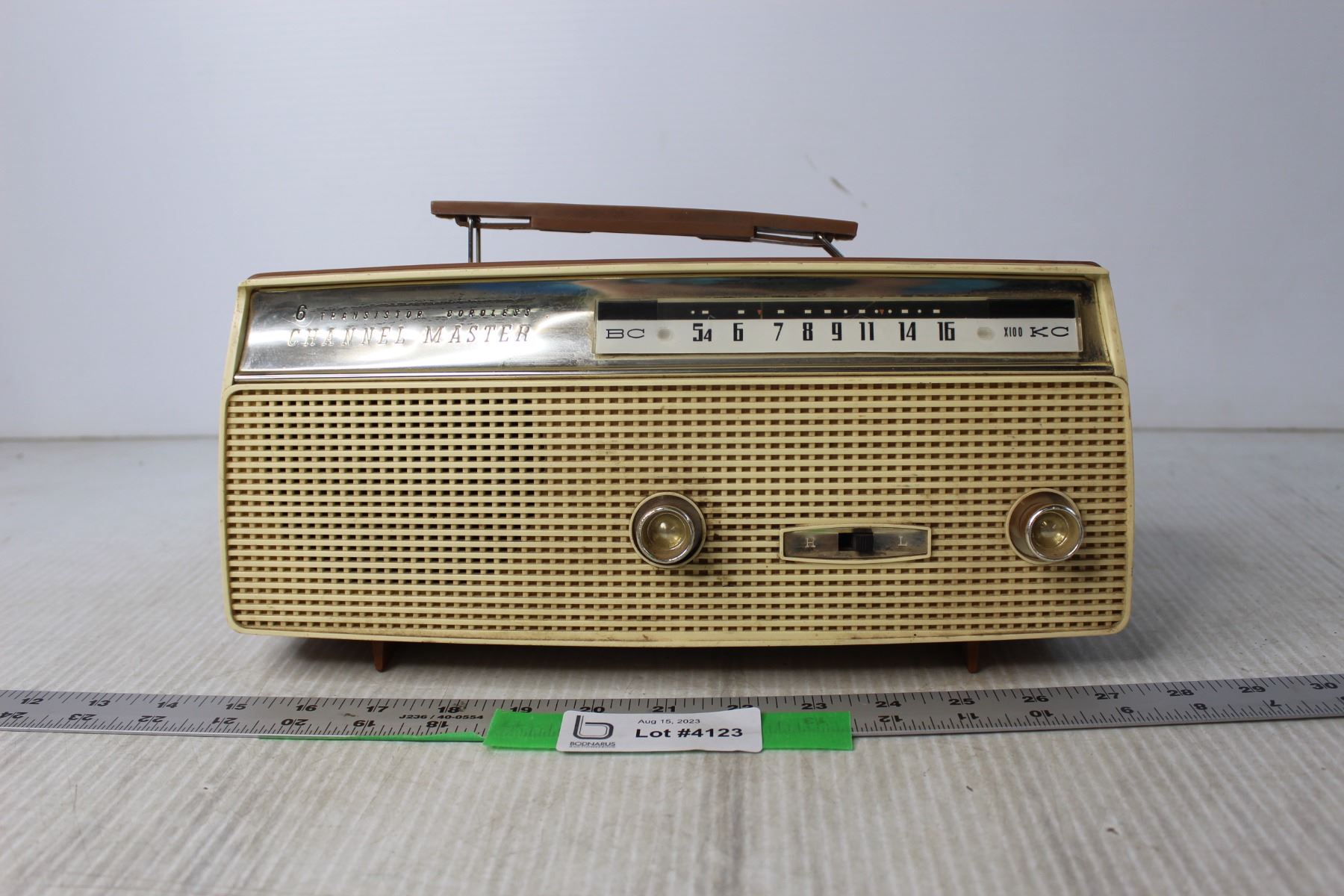 Vintage Channel Master 6 Transistor Cordless Radio