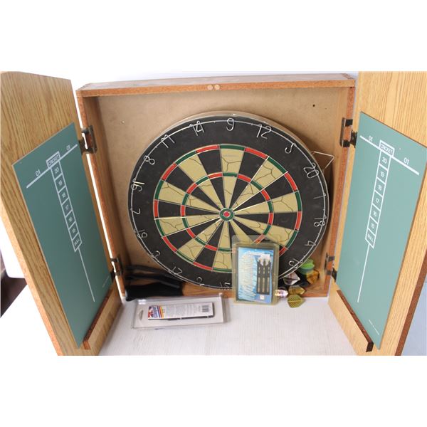Wooden Red Lion Pub and Lodging Dart Board Set - Bodnarus