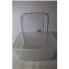 Image 2 : Storage Tub and Pillows