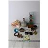 Image 1 : Vase, Conch Shell and Misc. Trinkets