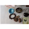 Image 3 : Vase, Conch Shell and Misc. Trinkets