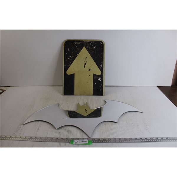 Batman Mirror - Cracked, Arrow Sign