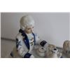 Image 3 : Blue and White Porcelain Man and Woman Drinking Tea Figurine