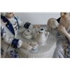 Image 4 : Blue and White Porcelain Man and Woman Drinking Tea Figurine
