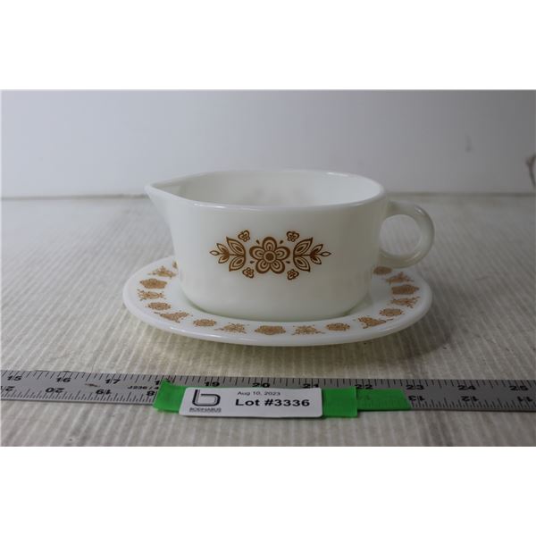 Pyrex Gravy Dish with Plate