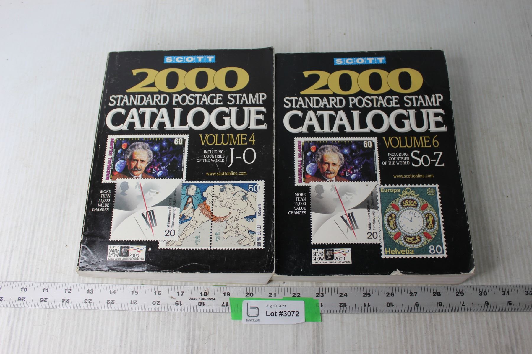 (2) Volumes of 2000 Standard Postage Stamp Catalogue Bodnarus