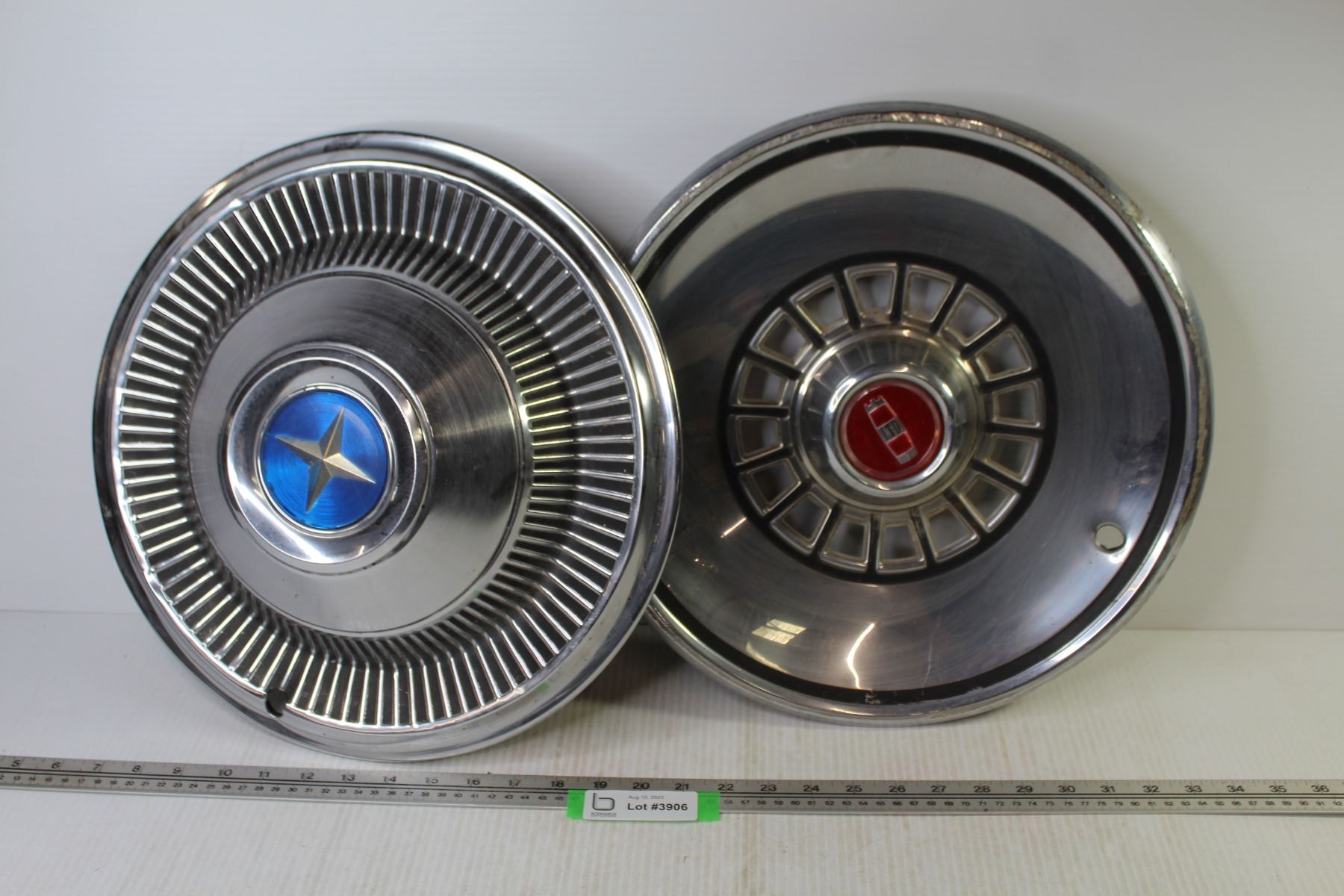 Used Rialta Hubcaps Vintage Hubcaps - Bodnarus Auctioneering