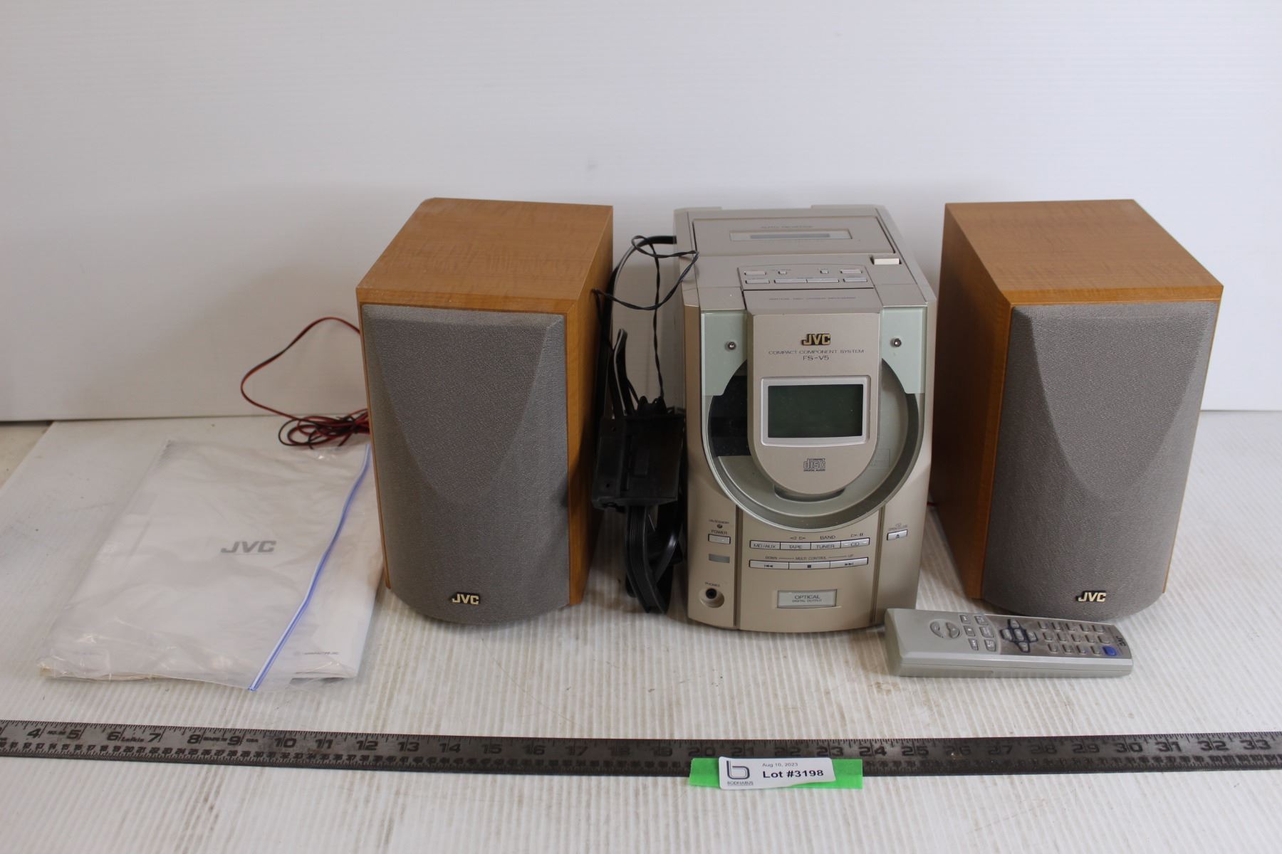 JVC Compact Stereo System AM/FM Radio, Cassette CD Players, (2) Speakers, Remote
