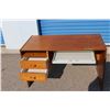 Image 2 : **Desk 47 3/8 x 23 5/8 x 23 3/8H