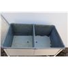 Image 3 : ** Vintage Laundry Tub 34 1/2 x 20 x 32"