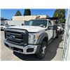 Image 2 : 2016 FORD F550 SUPER DUTY 4-V SERIES, 2DR FLAT DECK, WHITE, VIN 1FDUF5HT3GEA06010,