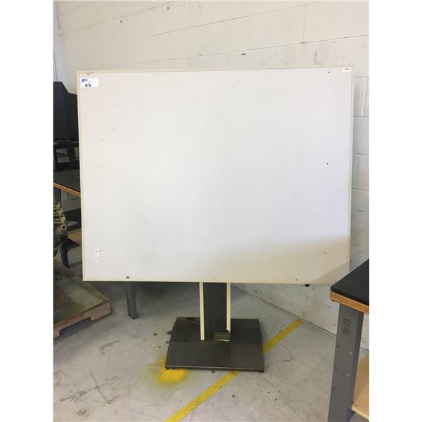 APPROX.4 1/2FT X 3 1/2FT CLASSROOM WHITEBOARD ON FREE STANDING ADJUSTABLE BASE