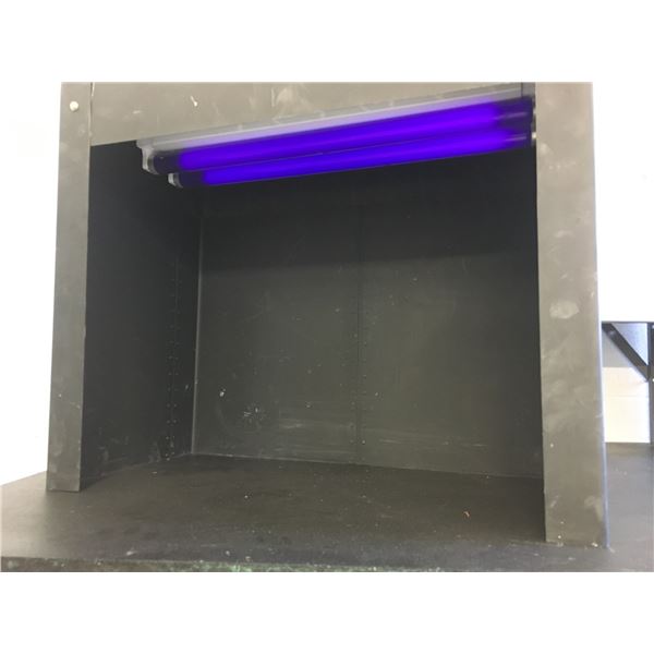 BLACK LIGHT WITH METAL HOUSING