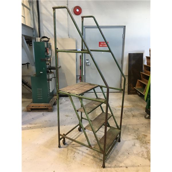 APPROX. 3FT ROLLING METAL SHOP STAIRS