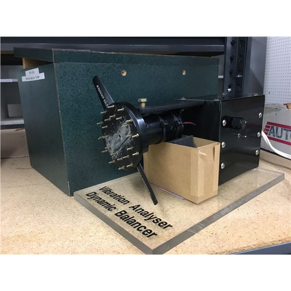 WHIRLYGIG VIBRATION ANALYSIS TRAINER WITH BOX