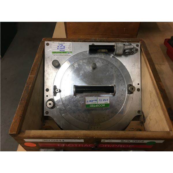 PROPELLER PROTRACTOR WITH CASE