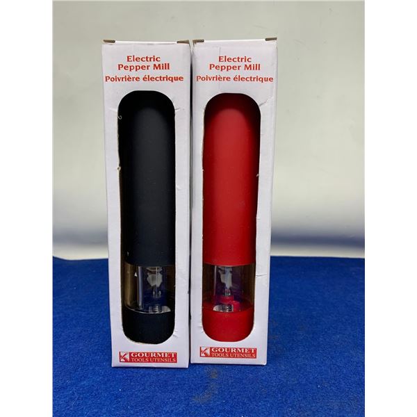 Lot of 2 electric pepper mills