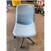 Image 1 : Light blue office chair on castors