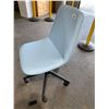 Image 3 : Light blue office chair on castors