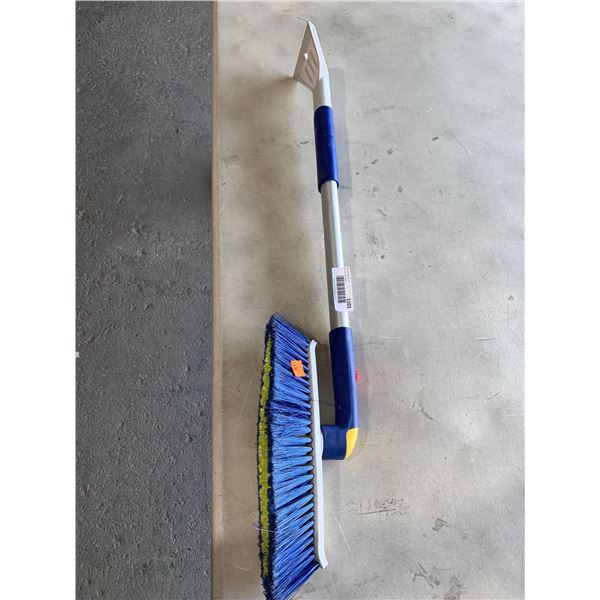 Snow brush and ice scraper combo