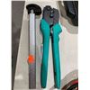 Image 2 : CRIMPER,8 TO 1 AWG,10-7/8IN L and Adjustable Pipe Wrench