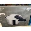 Image 4 : WMF Perfect Stove Top Pressure Cooker