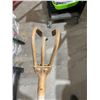 Image 3 : 3 Tine Wooden Handled Garden Cultivator