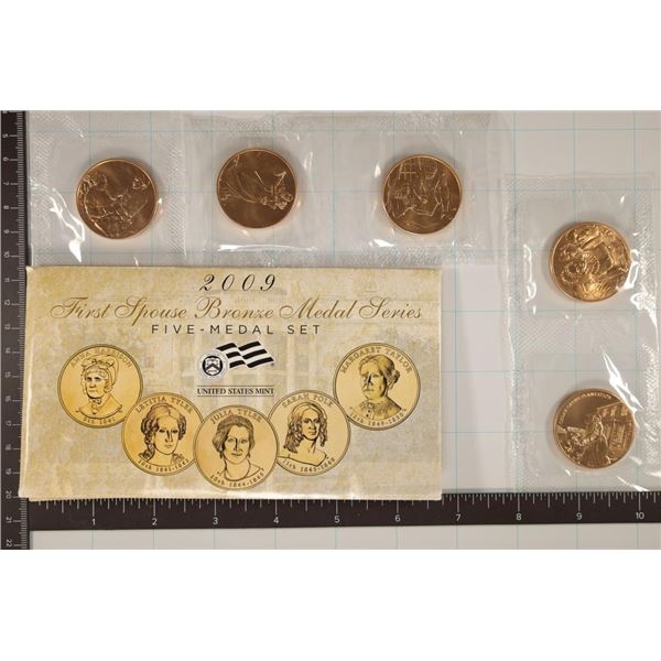 2009 1ST SPOUSE BRONZE 5 MEDAL SET IN ENVELOPE