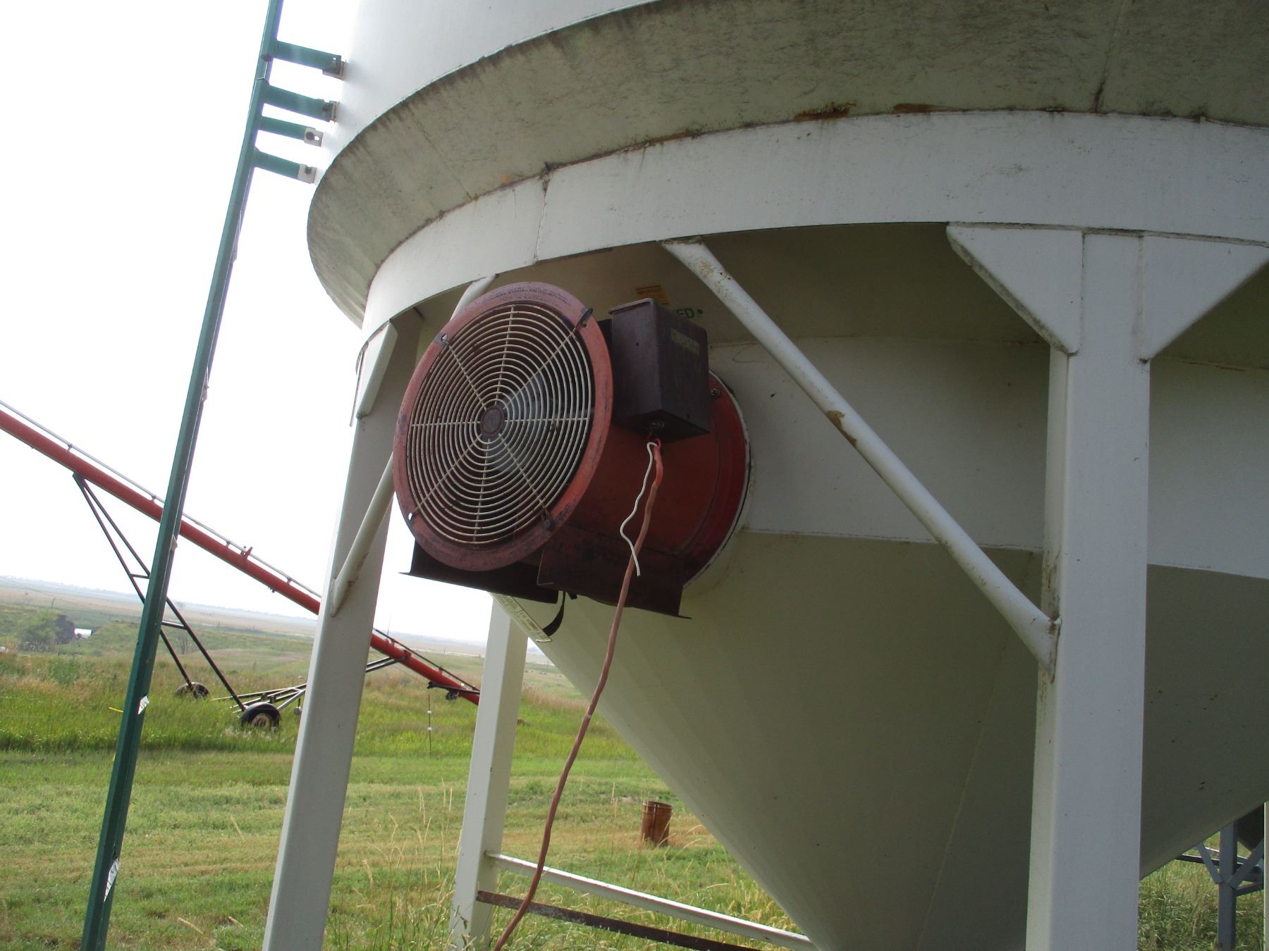 Westeel Fertilizer Hopper Bottom Bin with Aeration (2000 Bushels