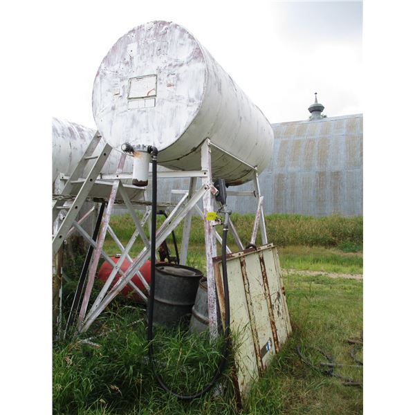 Westeel Overhead Fuel Tank with Stand (500 Gallons - Used for Gasoline)