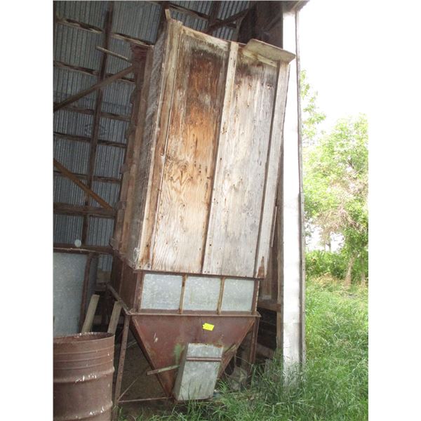 Gravity Flow Hopper Bin full of Bird Seed Bodnarus Auctioneering
