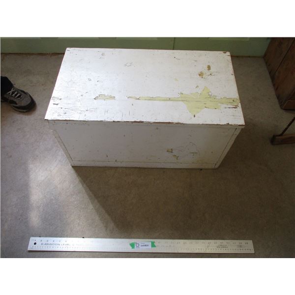 White Wooden Storage Crate (15 x 28")