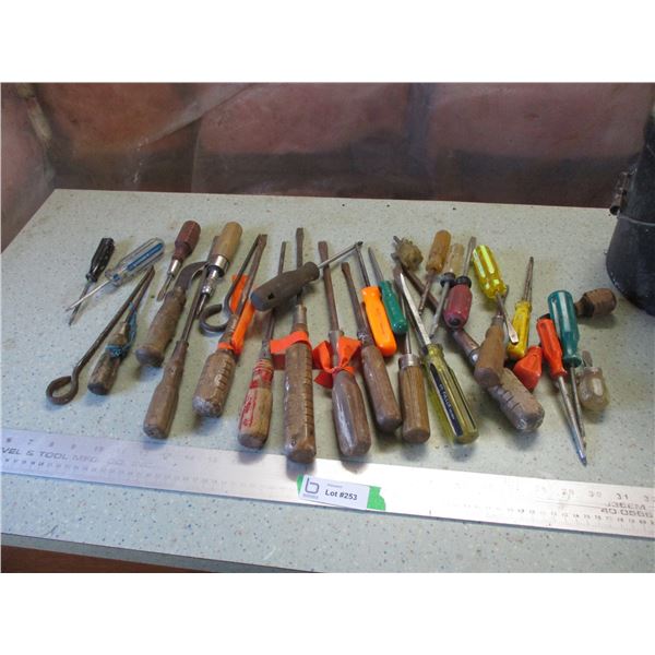 Misc. Wooden Handle Screw Drivers