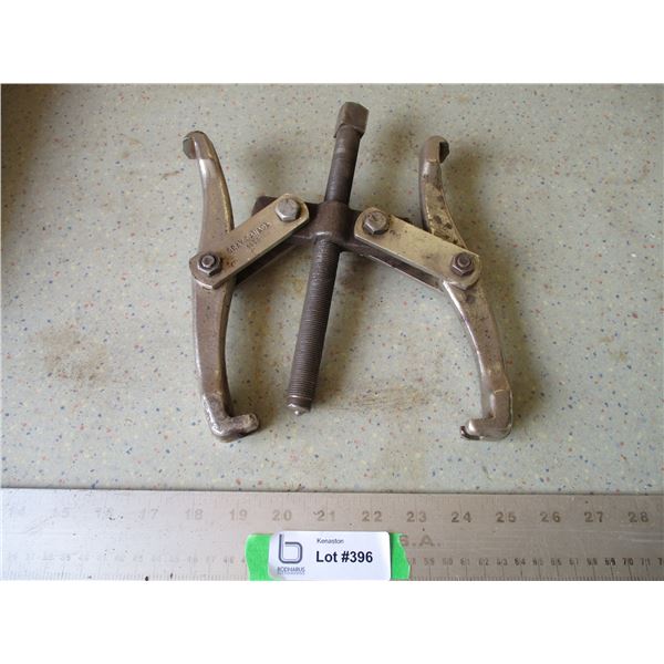 Gray Canada Gear Puller