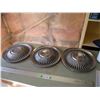 Image 1 : (3) Pontiac Hub Caps