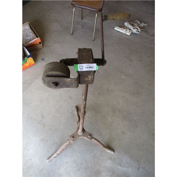 Stewart Clipper with Mounted Grinding Stone