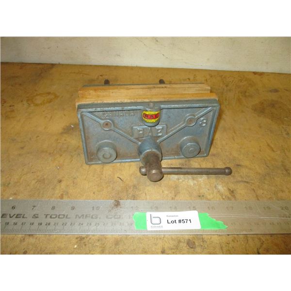 RAE No. 8 Wood Vise