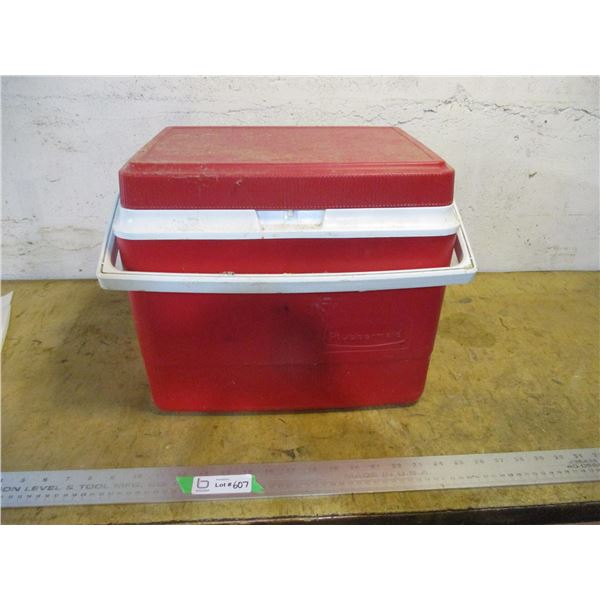 Rubbermaid Cooler